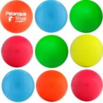 buts de pétanque fluo pour apprendre à jouer à la pétanque