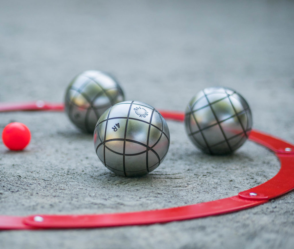 Boule de pétanque striée